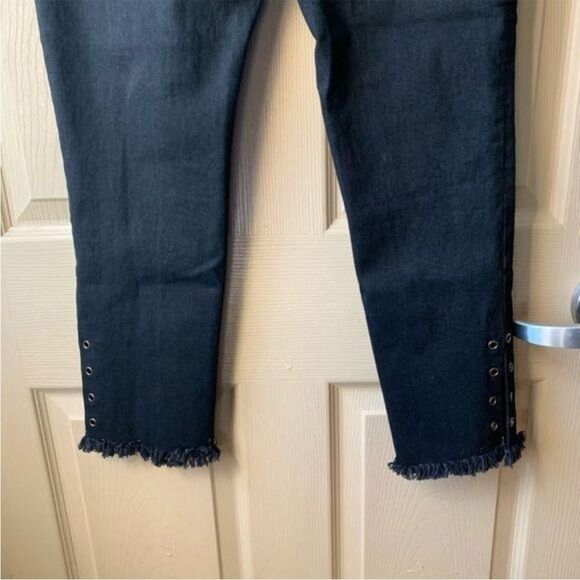 Forever 21 Black Ankle Cropped Jeans Size 28 Frayed Hem - Picture 10 of 13